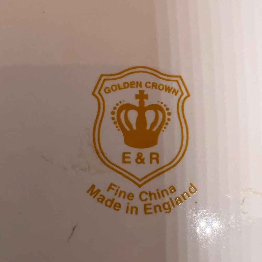 Golden Crown E & R Tea Pot - Picture 5 of 7